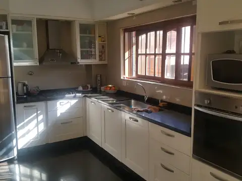 VENDO CASA 4 AMBIENTES