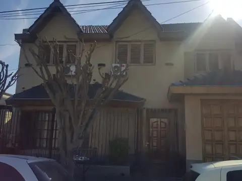 VENDO CASA 4 AMBIENTES