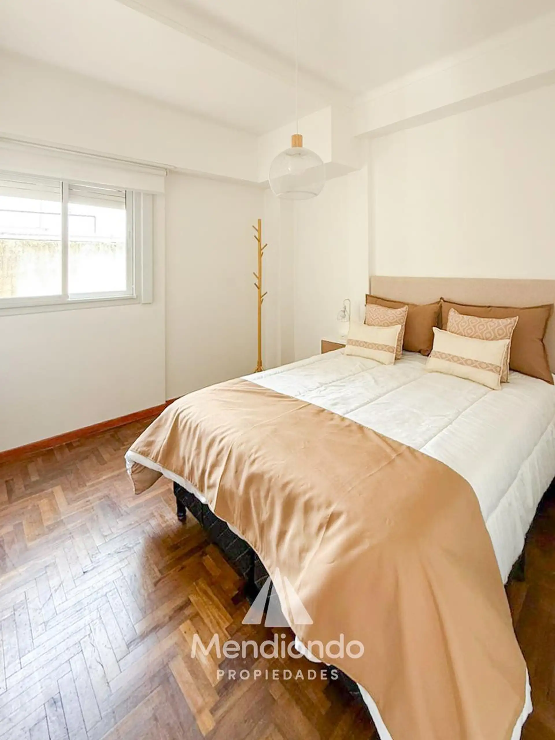 Departamento 3 ambientes c/dependencia al frente con balcón / Zona centro