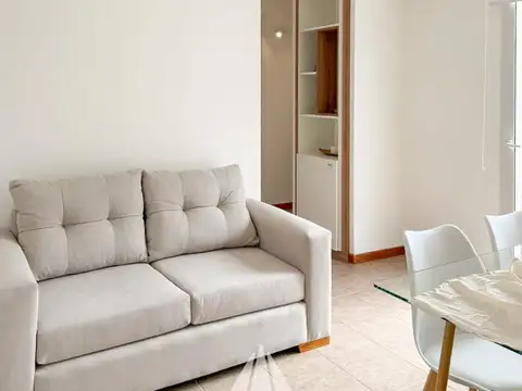 Departamento 3 ambientes c/dependencia al frente con balcón / Zona centro