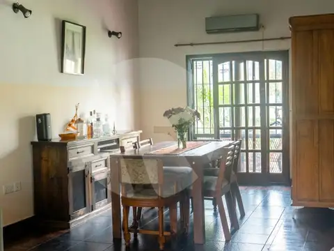 Casa 5 ambientes con 3 baños