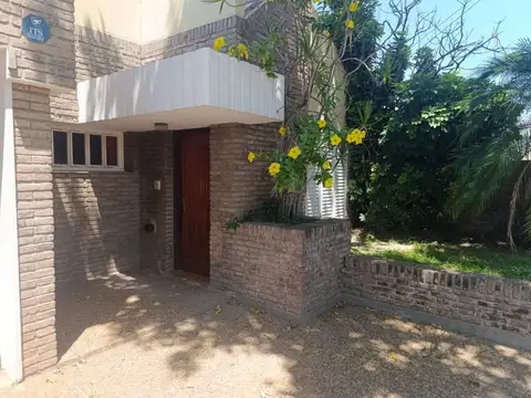 Casa 5 ambientes con 1 baño