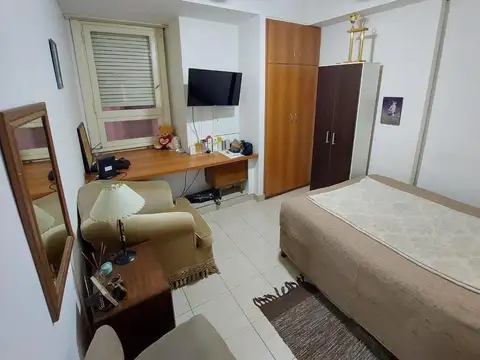 3 AMBIENTES A LA CALLE FRENTE A PLAZA COLÓN