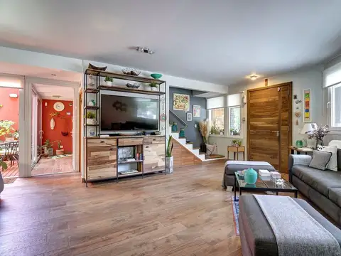 Casa 6 ambientes con 4 baños