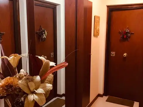 EXCELENTE PISO  CON DOS COCHERAS EN QUILMES CENTRO.