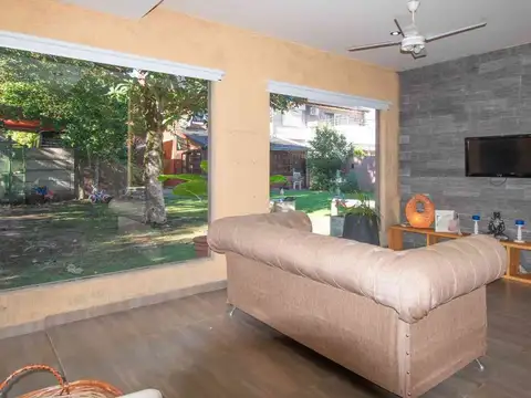 Casa en Venta con 4 cocheras