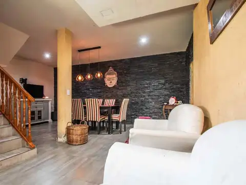Casa 5 ambientes con 4 baños