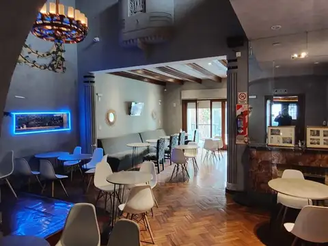 Casa 9 ambientes con 3 baños