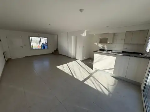 Casa 4 ambientes con 1 baño