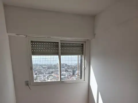 Departamento en Alquiler en Sarandi, $ 500.000