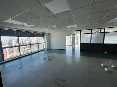 Oficina en Alquiler con 9 cocheras