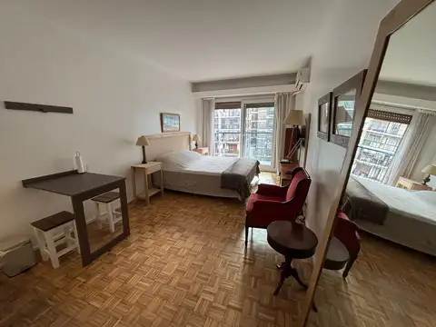 Departamento en alquiler temporal en Barrio Norte, equipado, amoblado, impecable, s/ lum, balcón.-