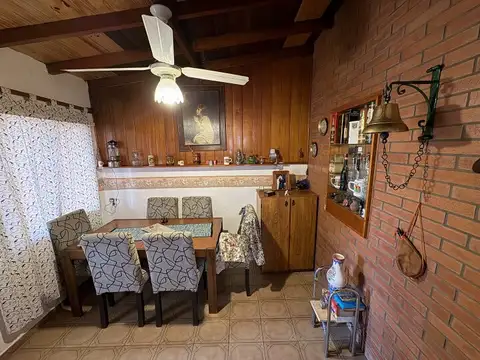 Casa 5 ambientes con 2 baños