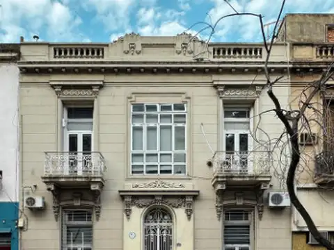 Venta Lourdes Departamento de 1 dormitorio duplex con patio Apto profesional