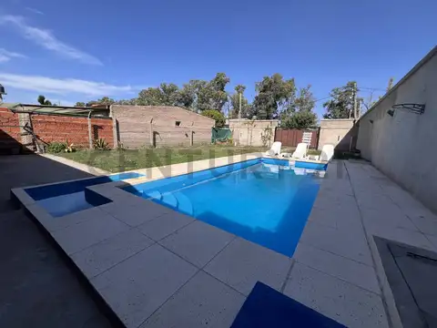 VENTA - EXCELENTE QUINCHO CON PISCINA EN BARRIO LAS MORAS – LOTE 312 M²