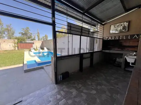 VENTA - EXCELENTE QUINCHO CON PISCINA EN BARRIO LAS MORAS – LOTE 312 M²