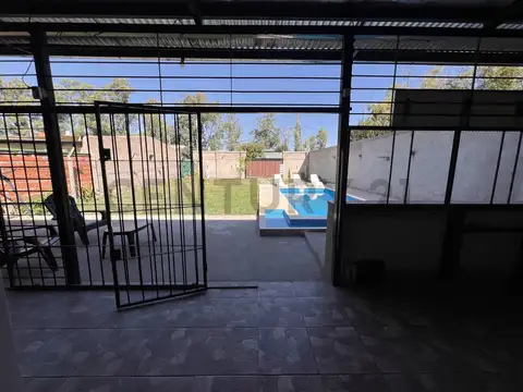 VENTA - EXCELENTE QUINCHO CON PISCINA EN BARRIO LAS MORAS – LOTE 312 M²