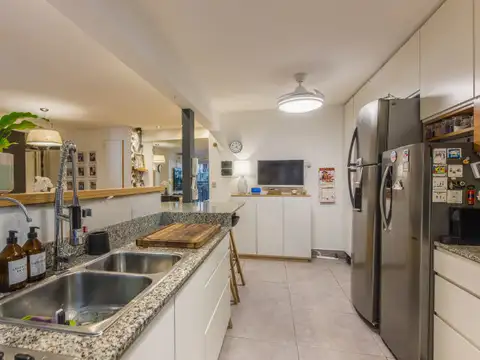 Venta departamento 3 ambientes con patio (playroom) y Baulera - Colegiales