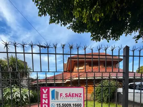 Casa en venta de Categoría en José Mármol