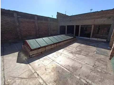 Excelente Galpón de 2 plantas en Alquiler (opción a compra)