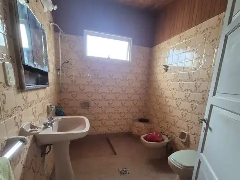 Casa 7 ambientes con 1 baño