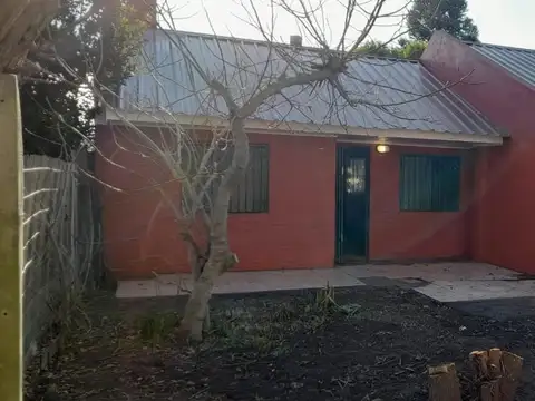 CASA 4 AMBIENTES EN FELIX U. CAMET