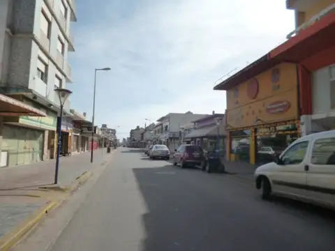 Calle 1 2400, Piso 2