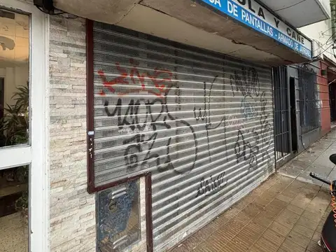 Local con vivienda, ampliable a un gran local. Olivos.