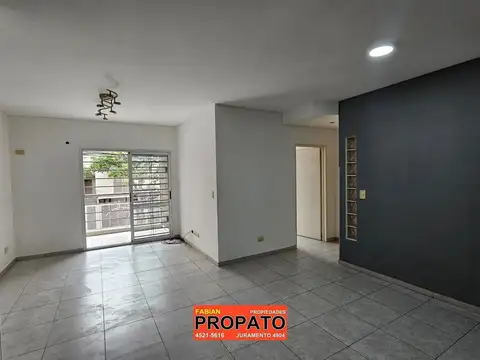 Depto semipiso de 3 ambientes moderno al frente en un 1 piso con balcón, 2 baños, cochera y terraza semi privada con parrilla! Bajas expensas!! 