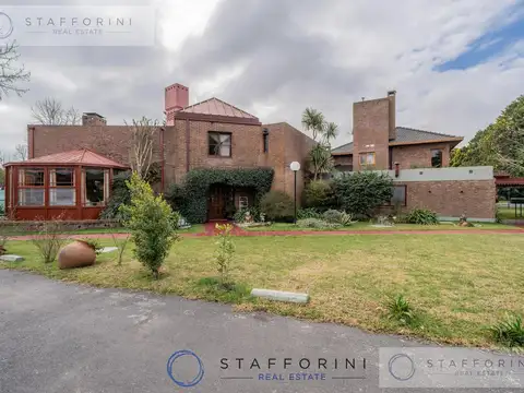 Casa en Venta con 3 cocheras