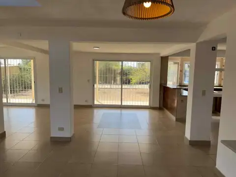 Casa en Alquiler de 4 dormitorios