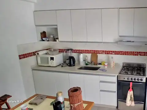 Venta galpón, amplio depto,  y espacio libre.