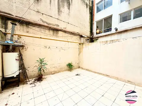 Monoambiente con patio - PLANTA BAJA - Edificio con SUM, LAUNDRY y PARRILLA