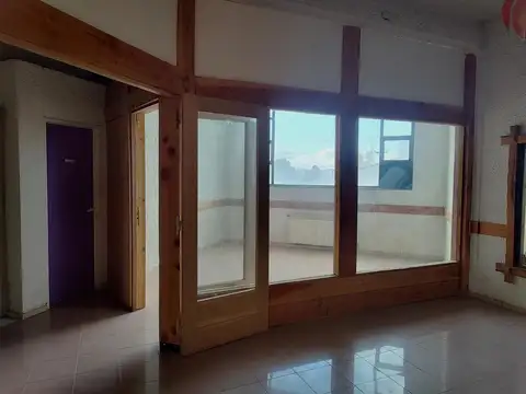 Oficina 6 ambientes con 4 baños