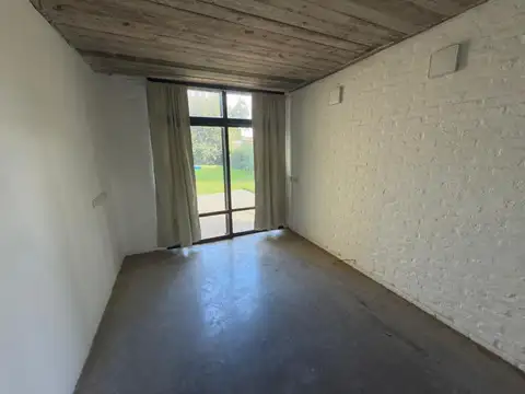 Alquiler casa de 2 plantas con 2 dormitorios, pileta y cochera, Funes