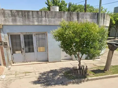 Venta casa a refaccionar en esquina