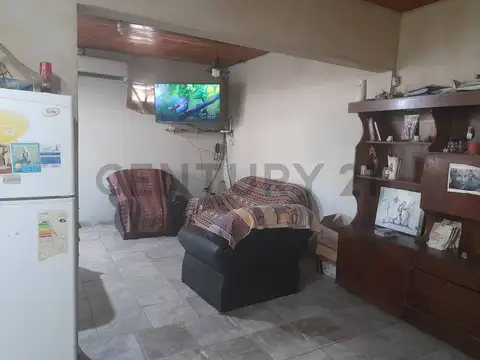 Casa 5 ambientes con 1 baño