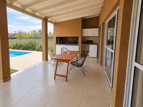 Casa en Venta con 2 cocheras