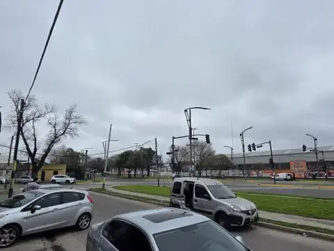 Av. Los Perales 571 BIS , Piso 0