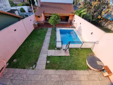 5 AMBIENTES JARDIN PILETA QUINCHO PARRILLA COCHERA