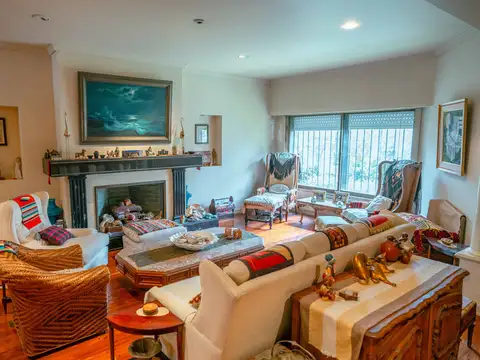 Casa en Venta con 3 cocheras