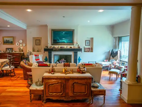 Casa 9 ambientes con 5 baños