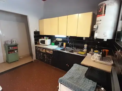 Casa 6 ambientes con 2 baños