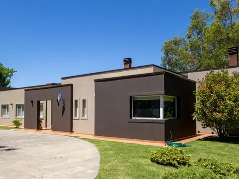 Casa 5 ambientes con 3 baños