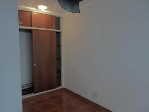 Depto Tipo Casa en Venta en Versalles, USD 115.000