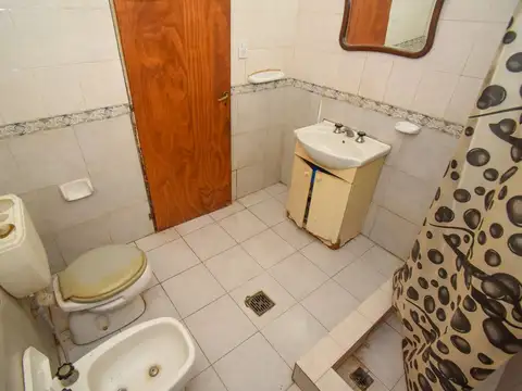 Casa 5 ambientes con 1 baño