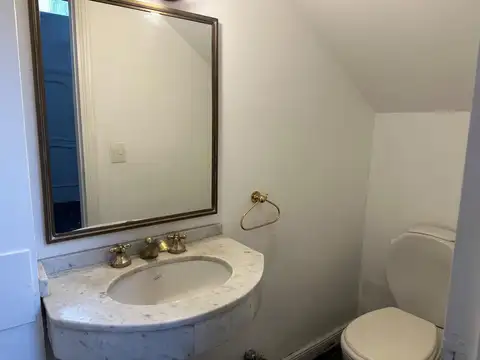 Casa en Alquiler con 4 cocheras