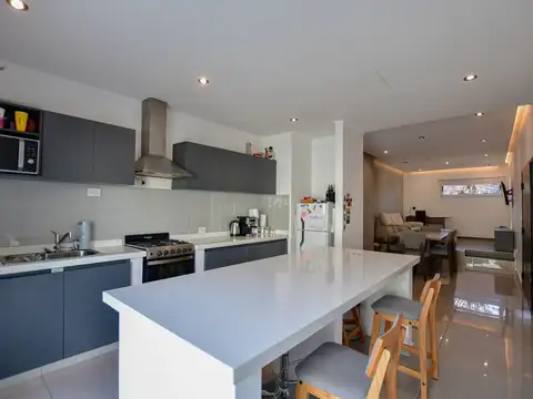 CASA EN VENTA LA PLATA