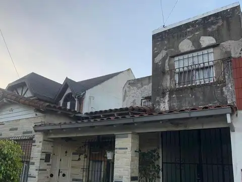 Casa 3 ambientes - Castelar