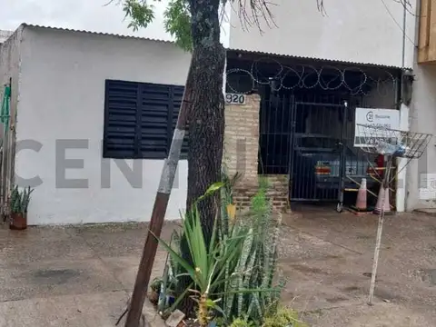 Melvin Jones 900, Piso 0